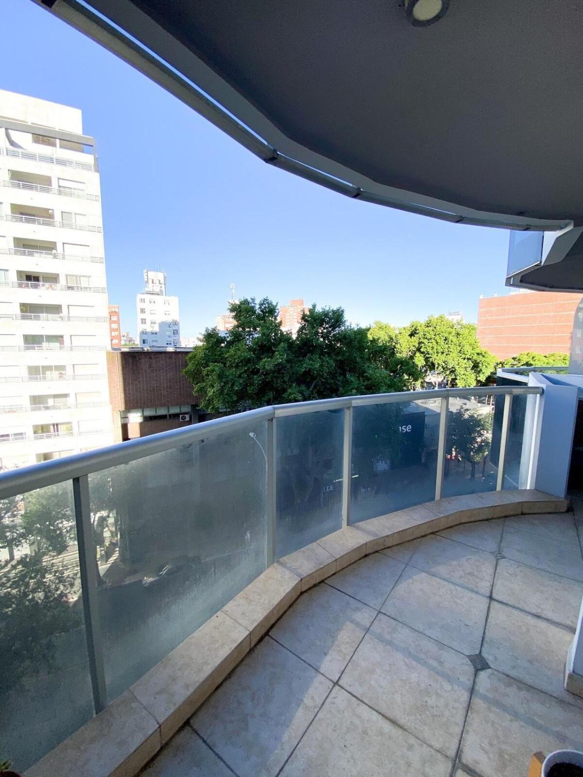 Departamento En Punta Carretas * Montevideo