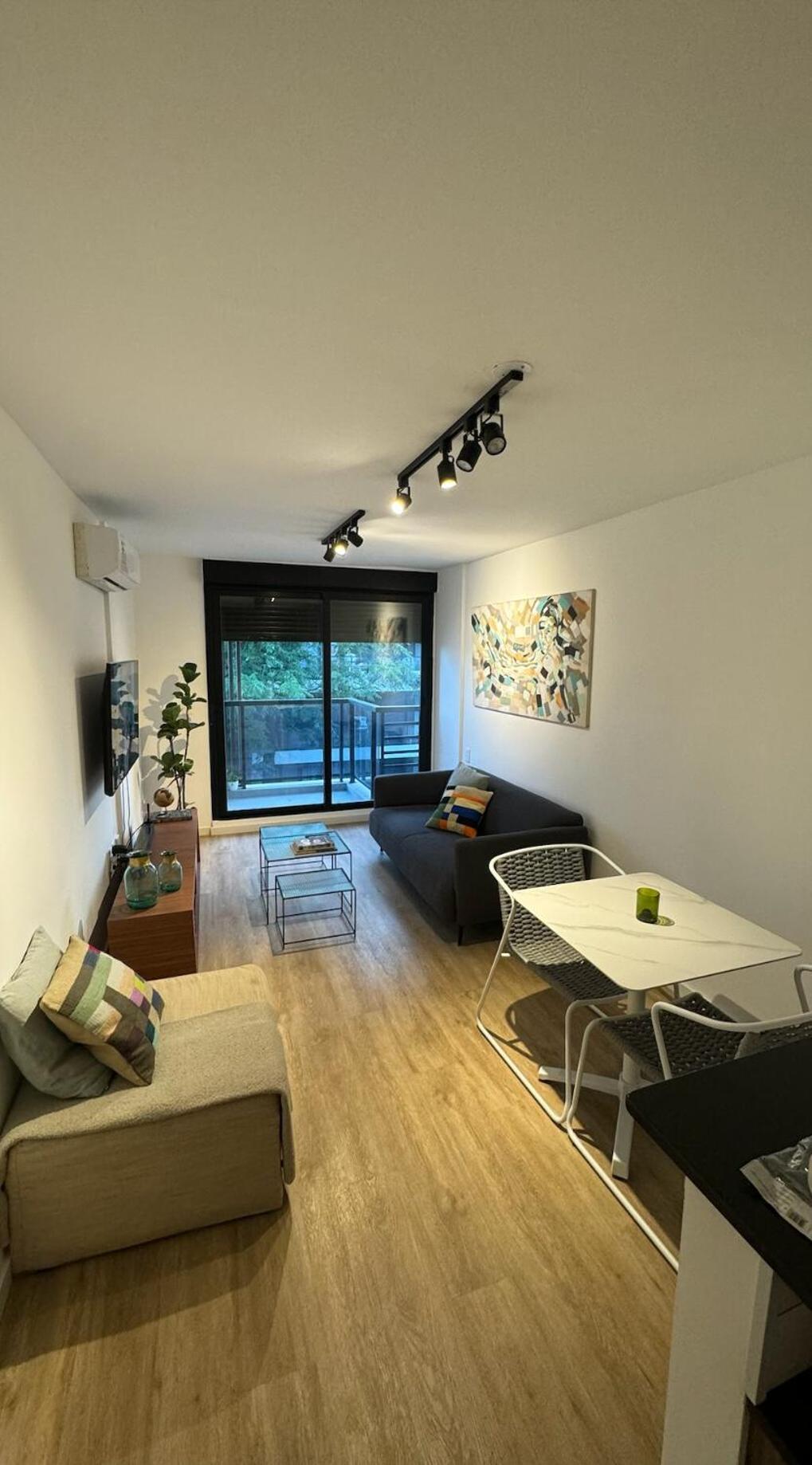 Modern, Suitable And Comfortable With A Balcony Apartamento Montevideu