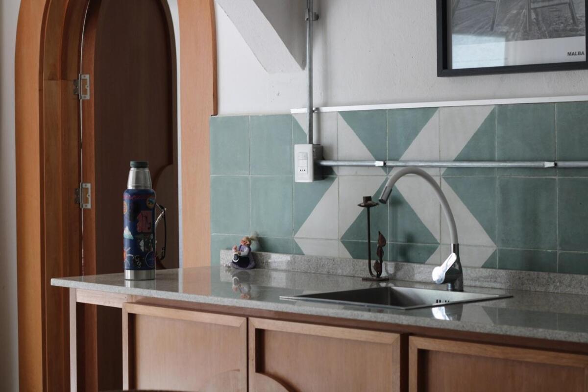 Con Encanto Y Patio Privado, Cerca De Playa Pocitos Apartamento Montevideo