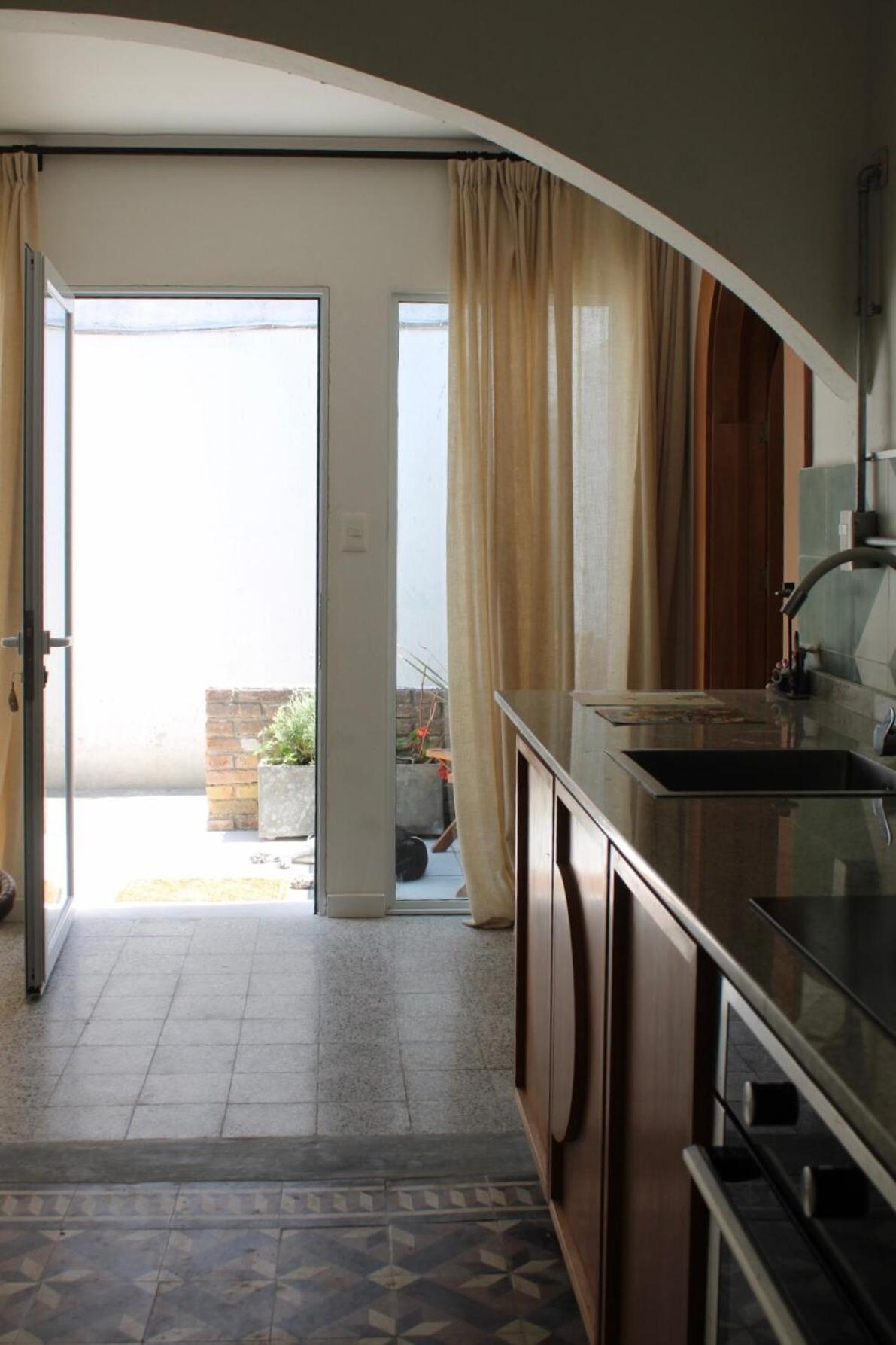 Con Encanto Y Patio Privado, Cerca De Playa Pocitos *