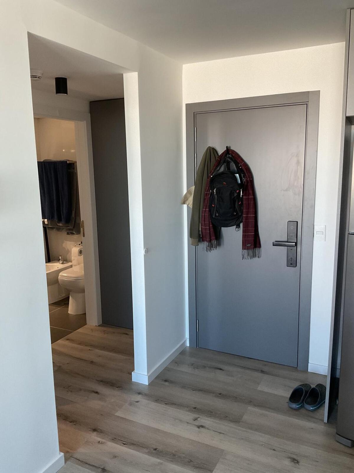 1 Modern Equipped Bedroom *