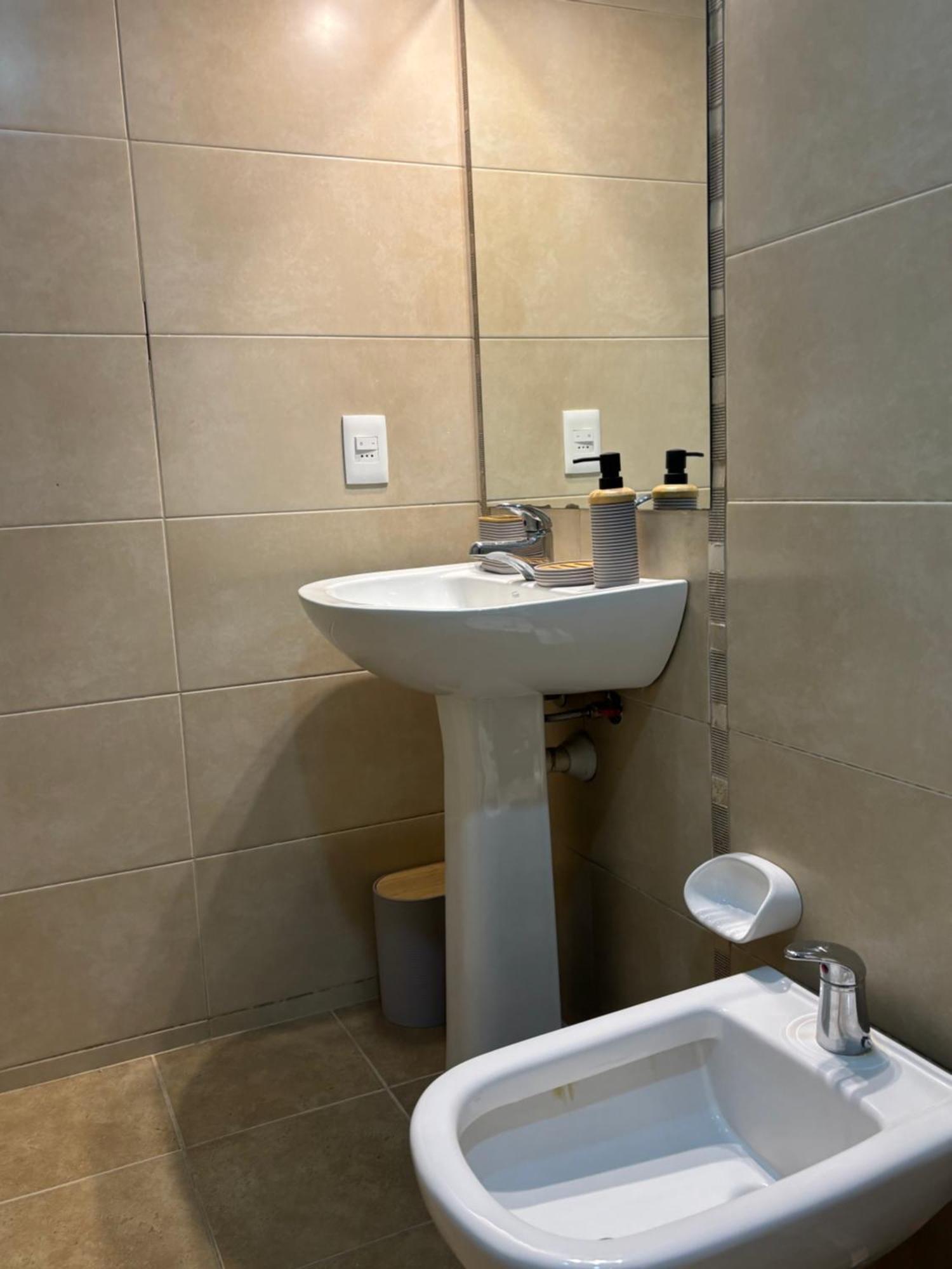 Moderno Apto En Pocitos Con Piscina *