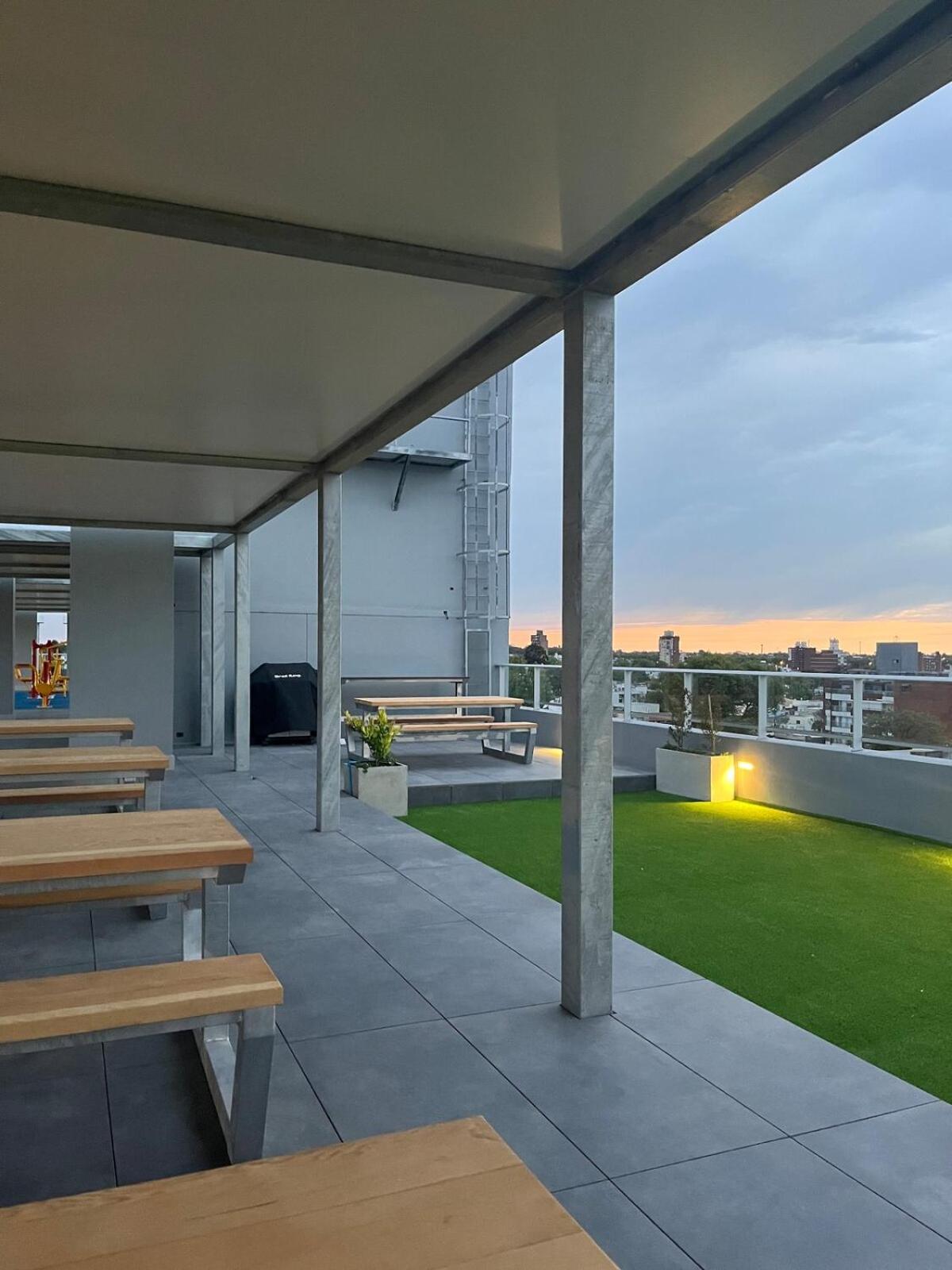 Fully Equipped Close To Shopping *