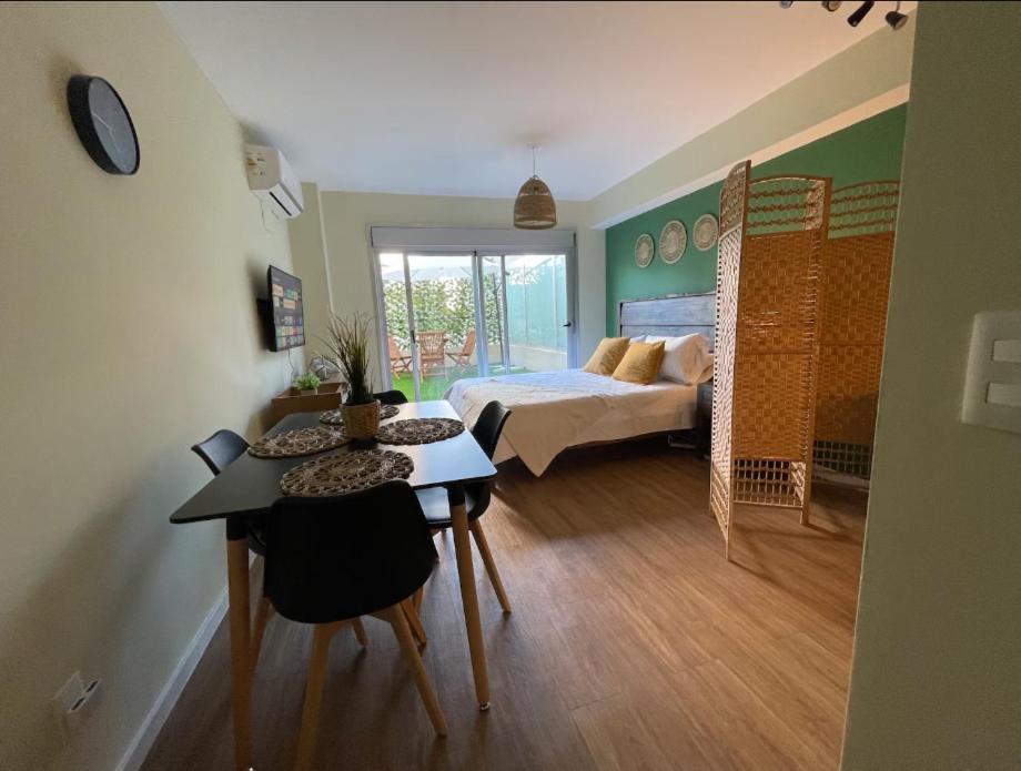 Apartamento Luminoso Monoambiente Con Patio En Punta Carretas *