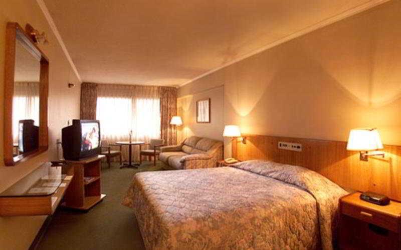 Balmoral Plaza 4*