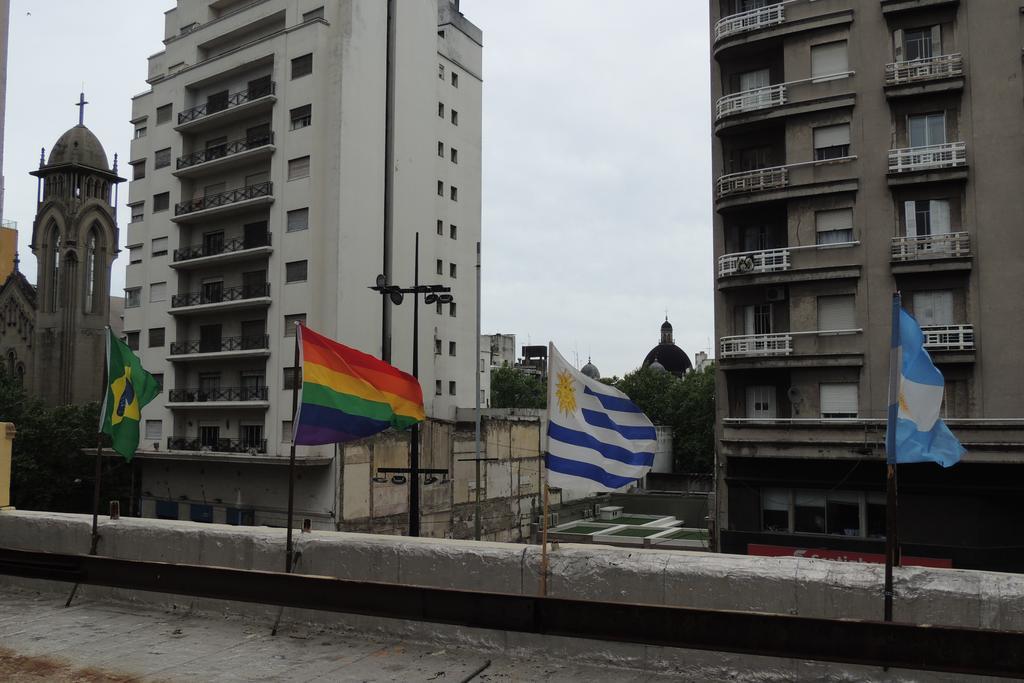 Aca Me Quedo * Montevideo