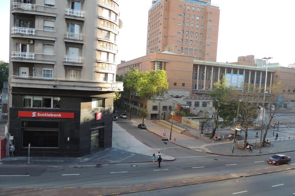 Aca Me Quedo * Montevideo