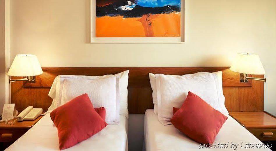 Balmoral Plaza Hotel 4*