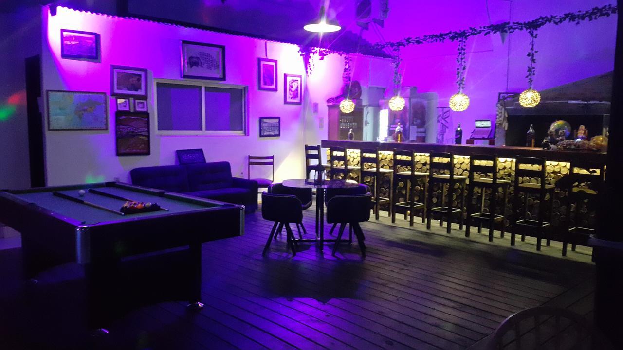 Lounge *