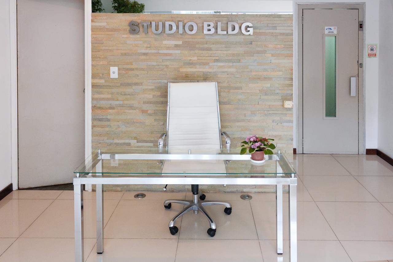 Studio Bldg King Bed *