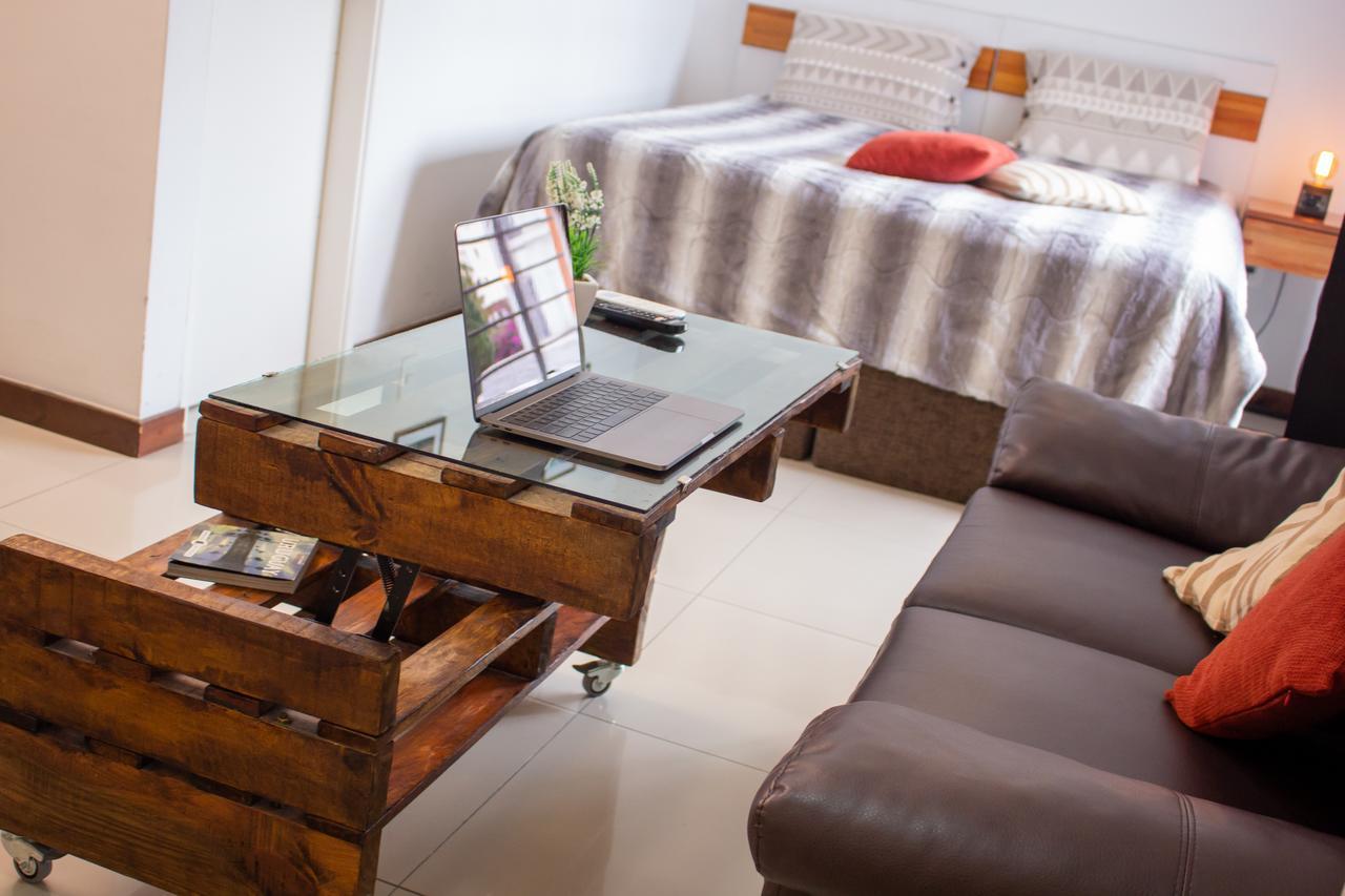Studio Bldg King Bed