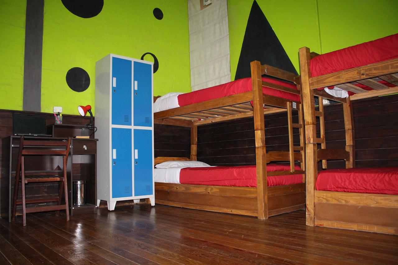 Happy Hostel *