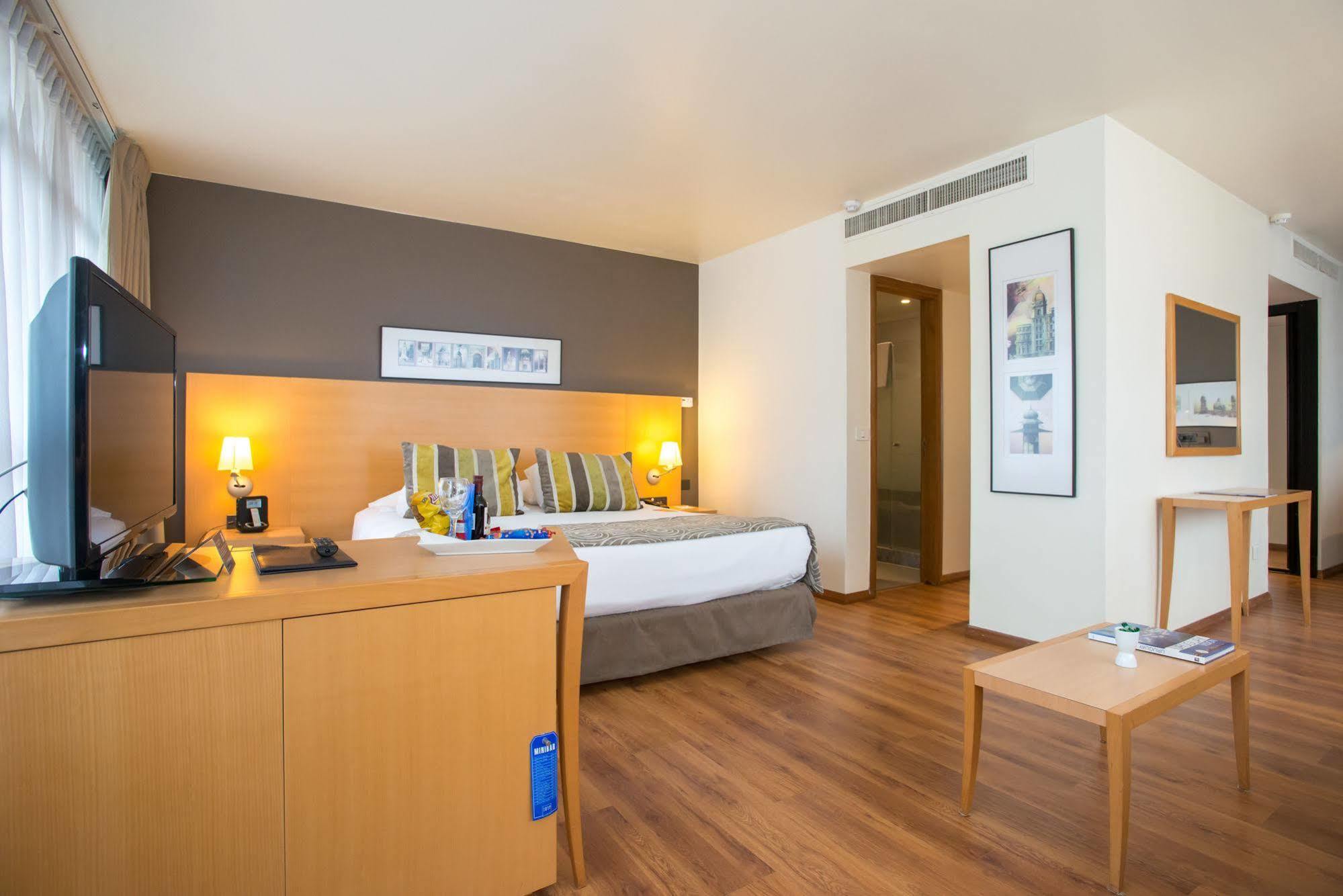 Tryp 4*