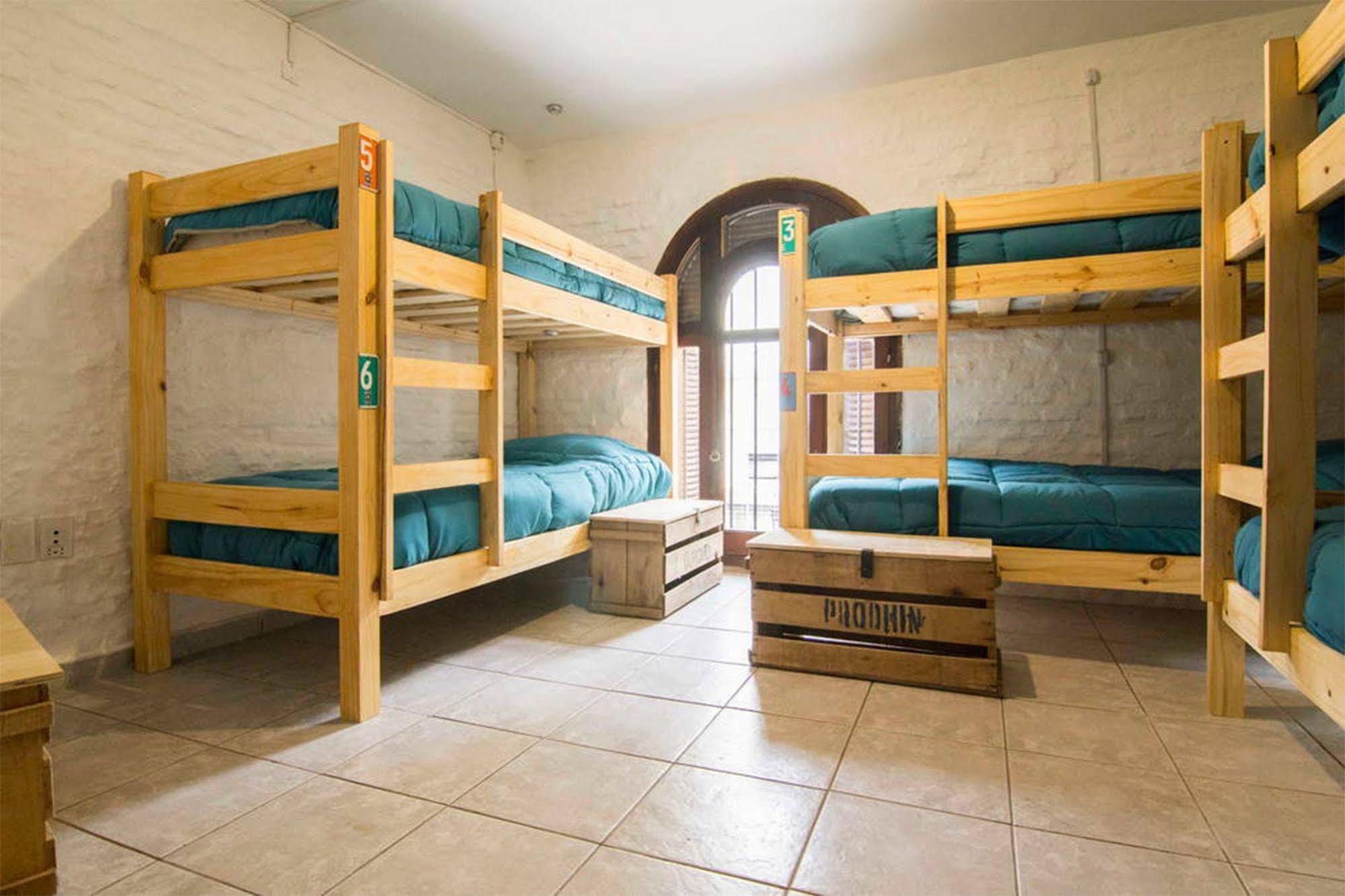Mediomundo Hostal *