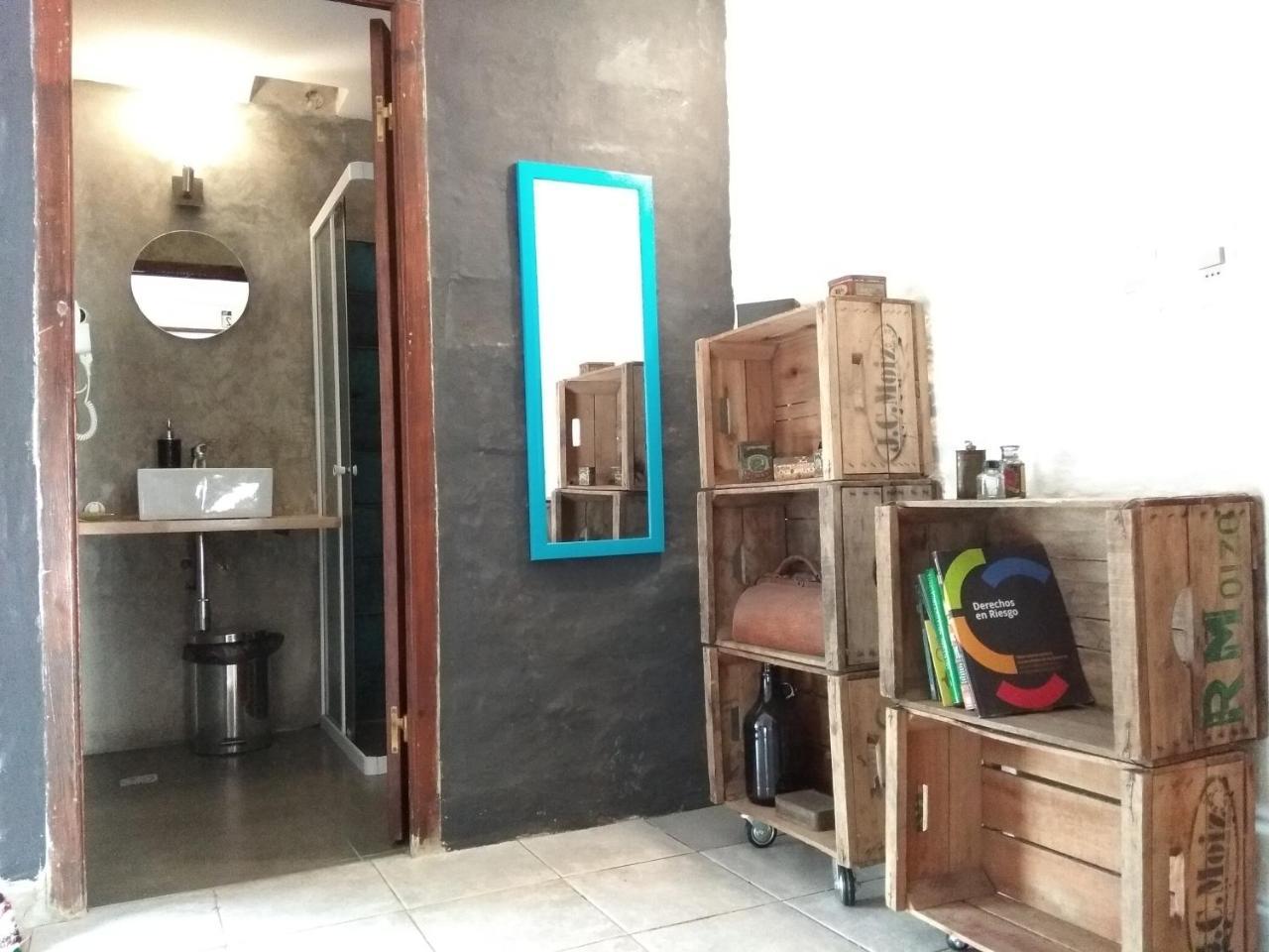 Mediomundo Hostal *