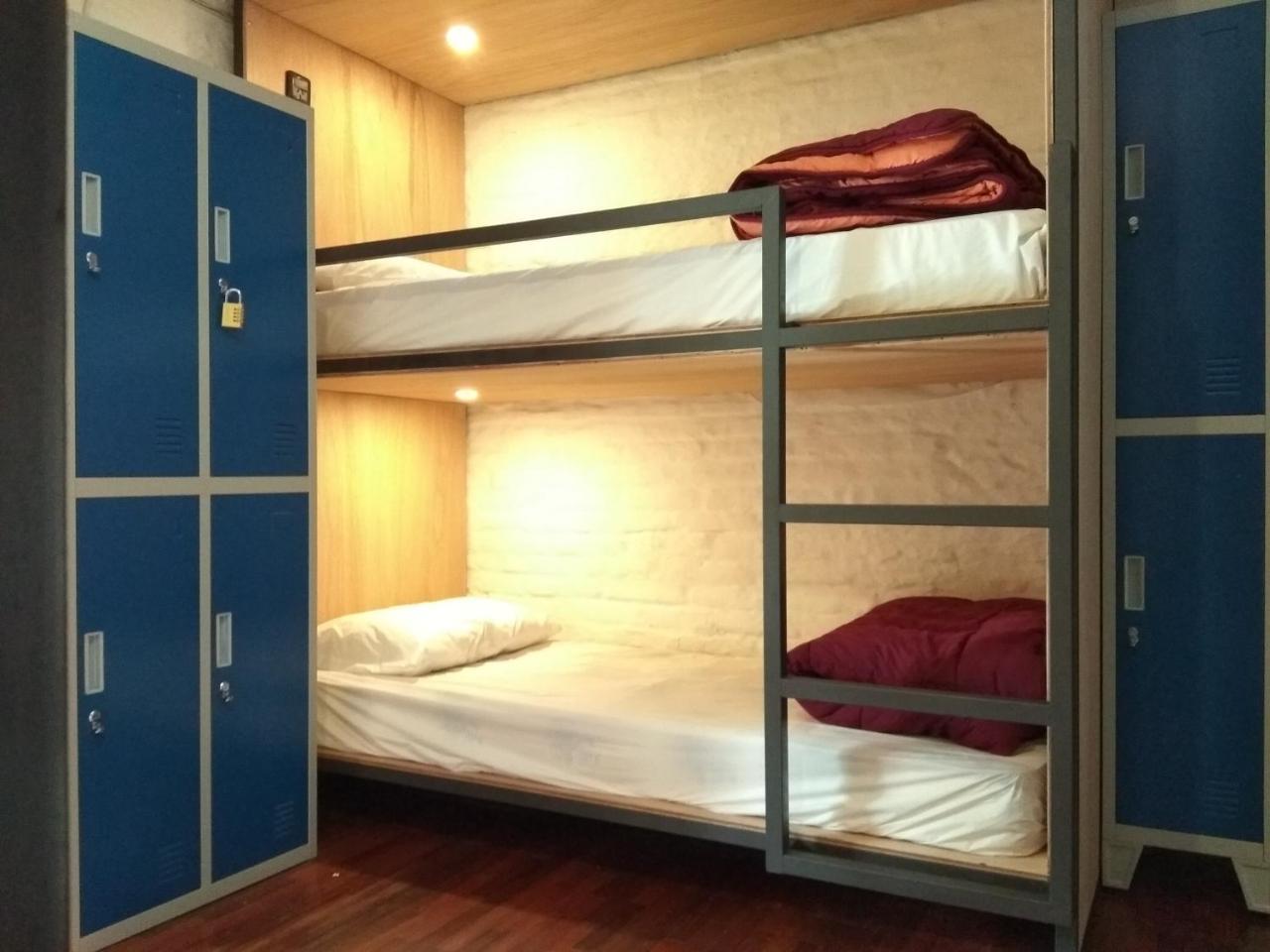 Mediomundo Hostal *