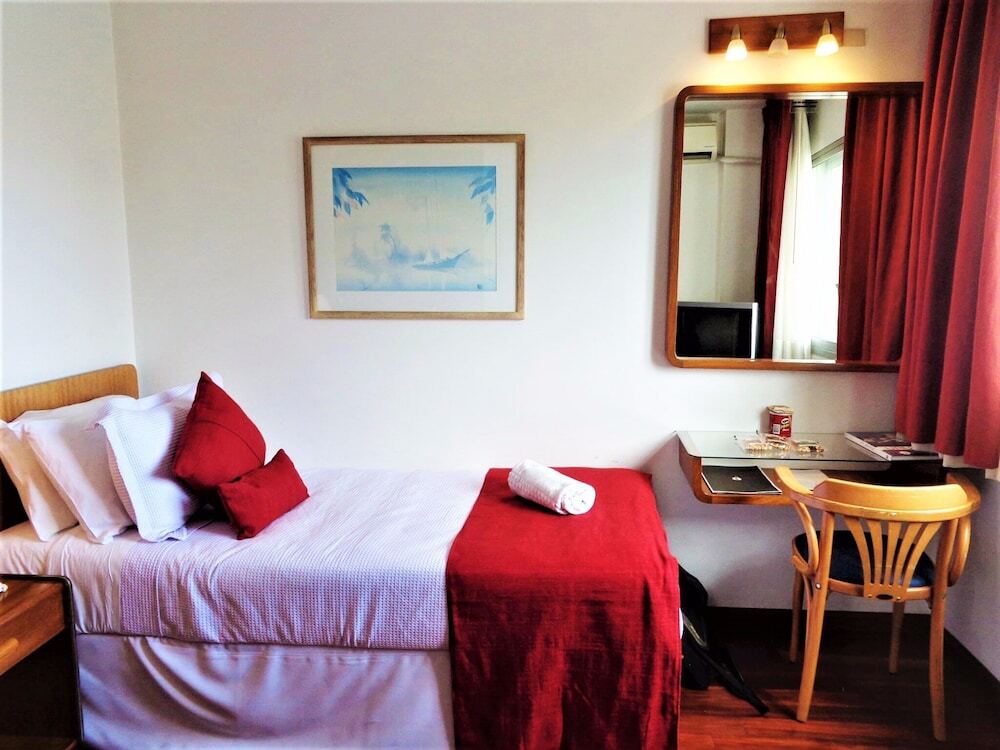 Balmoral Plaza 4*