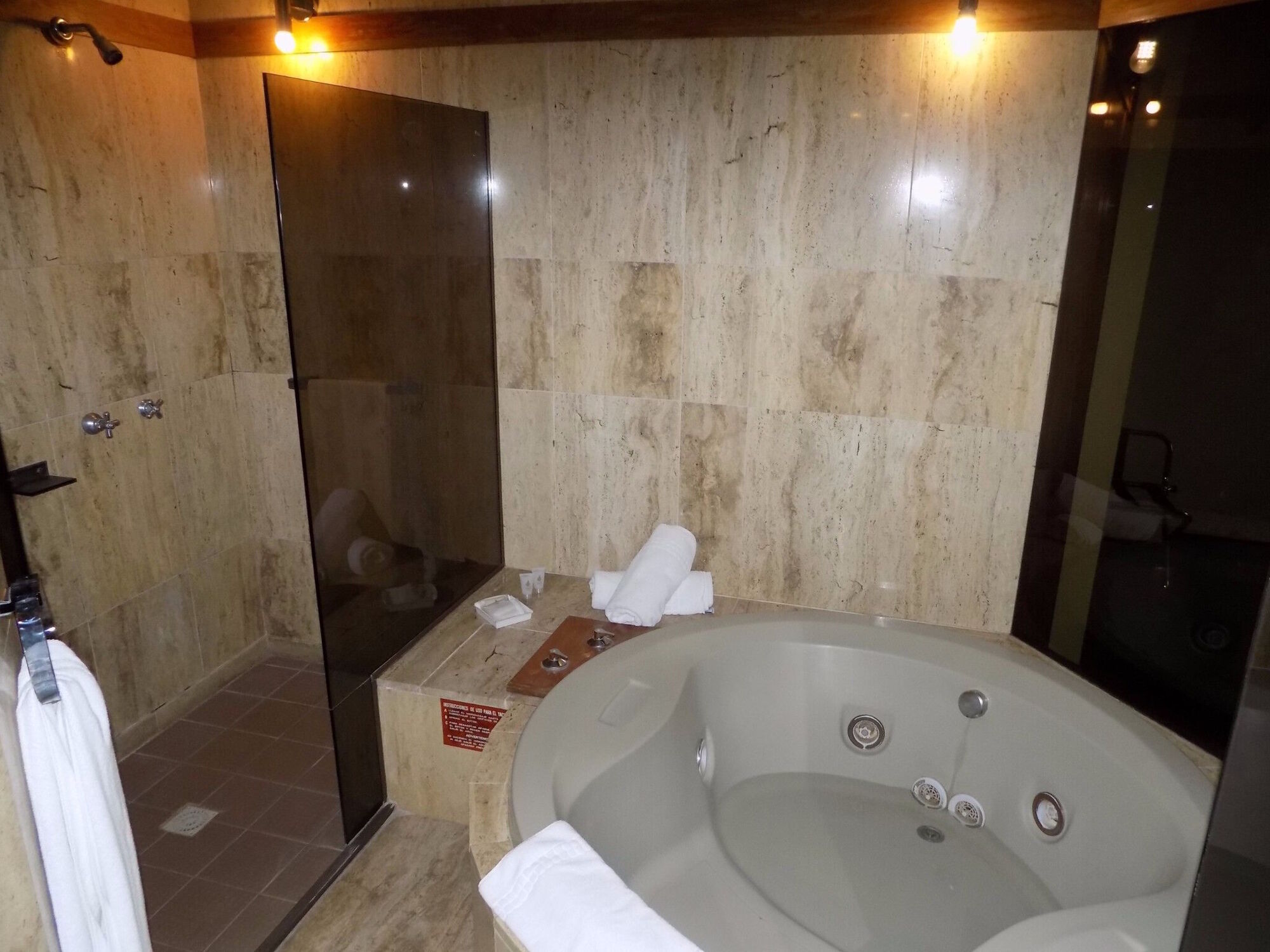Balmoral Plaza 4*