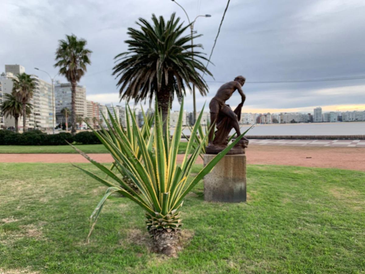 Bahía Pocitos * Montevideo