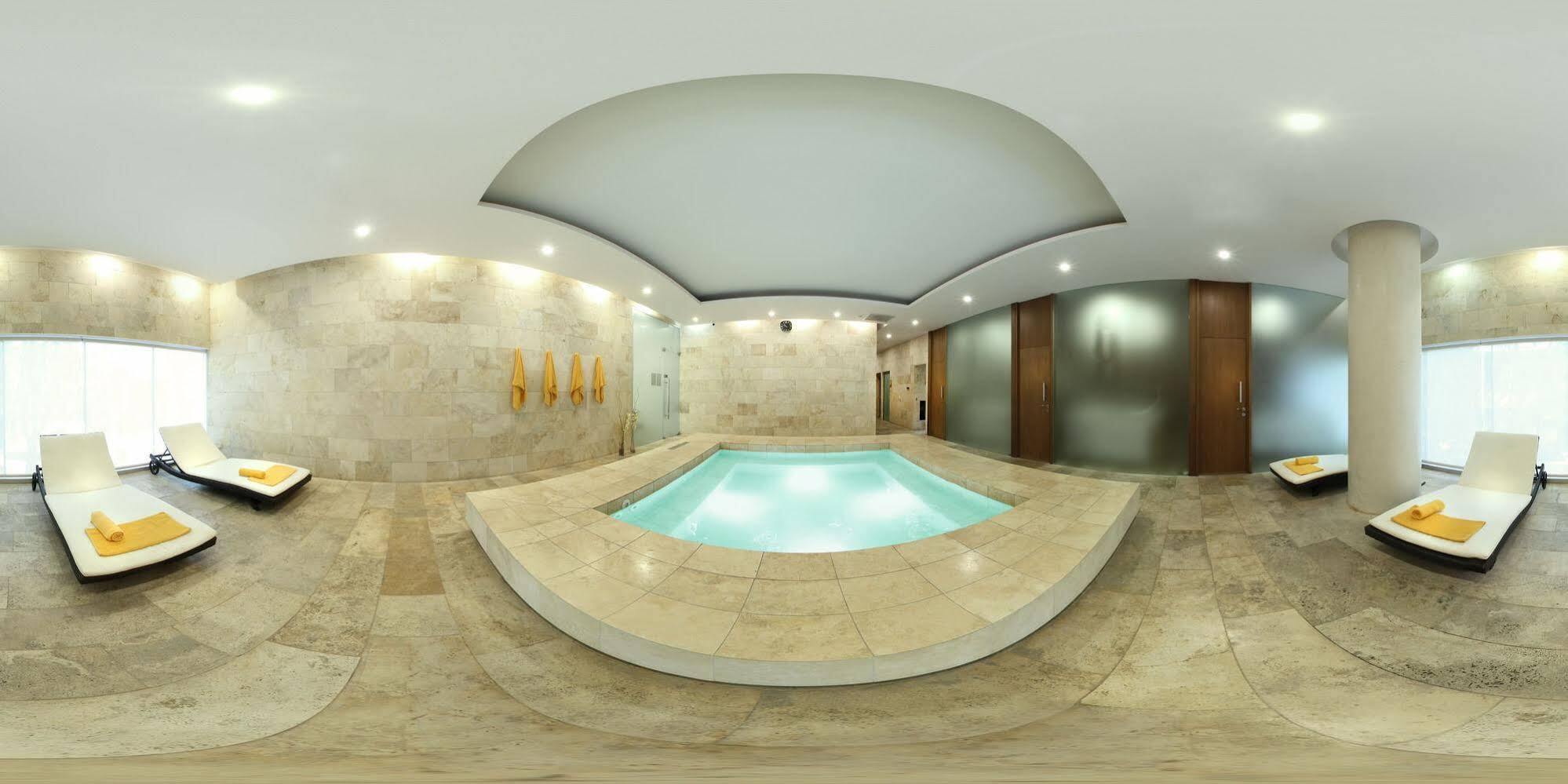 Hotel Dazzler By Wyndham