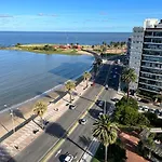 Frente A La Playa Pocitos!