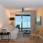 Vistas Al Mar En Exclusivo Apartamento Con Garage