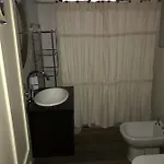 Dormitorio Con Bano Privado En Casa De Familia.