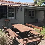 Dormitorio Con Bano Privado En Casa De Familia.