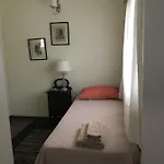 Dormitorio Con Bano Privado En Casa De Familia.