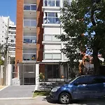 iluminado, alegre y acogedor monoambiente