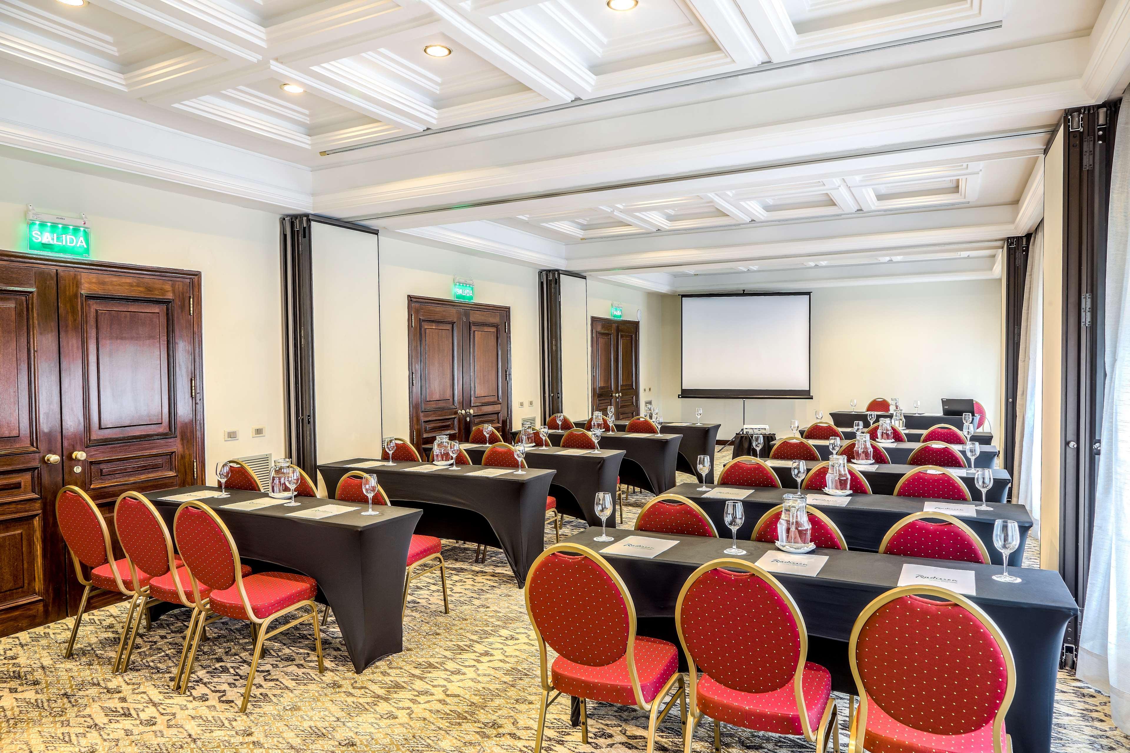 Radisson Victoria Plaza