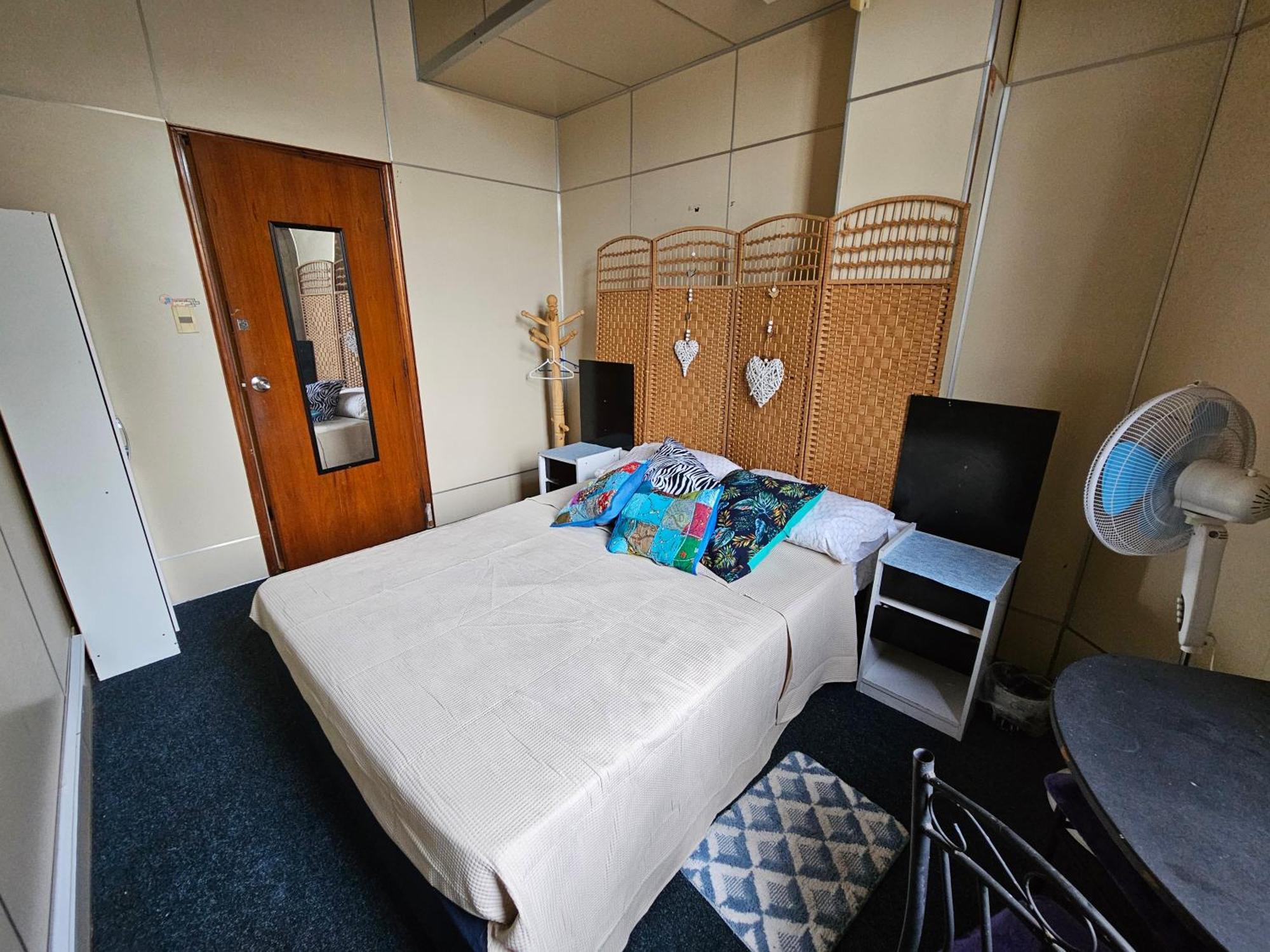 Hostal Montevideo Hostel *