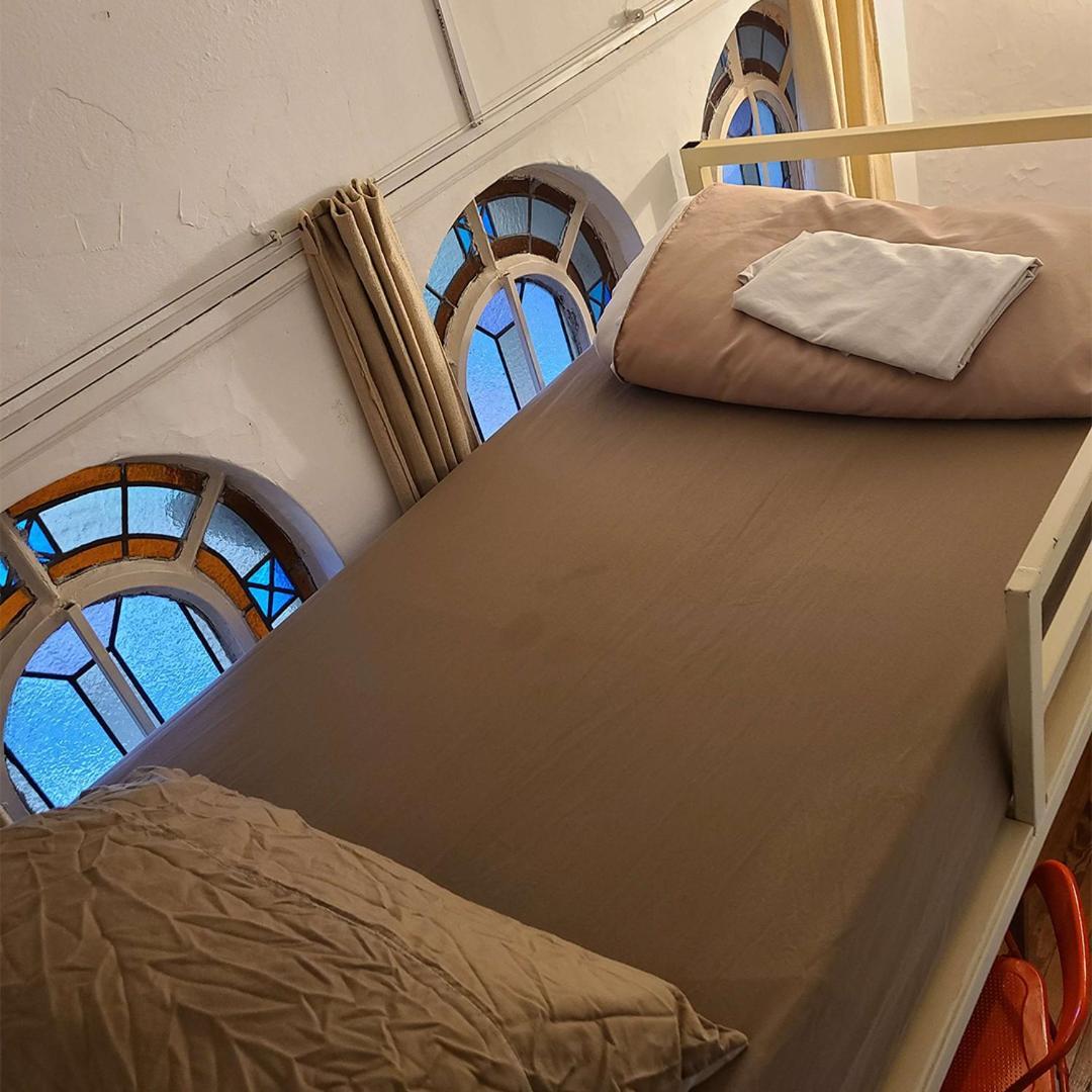 Yh Hostal
