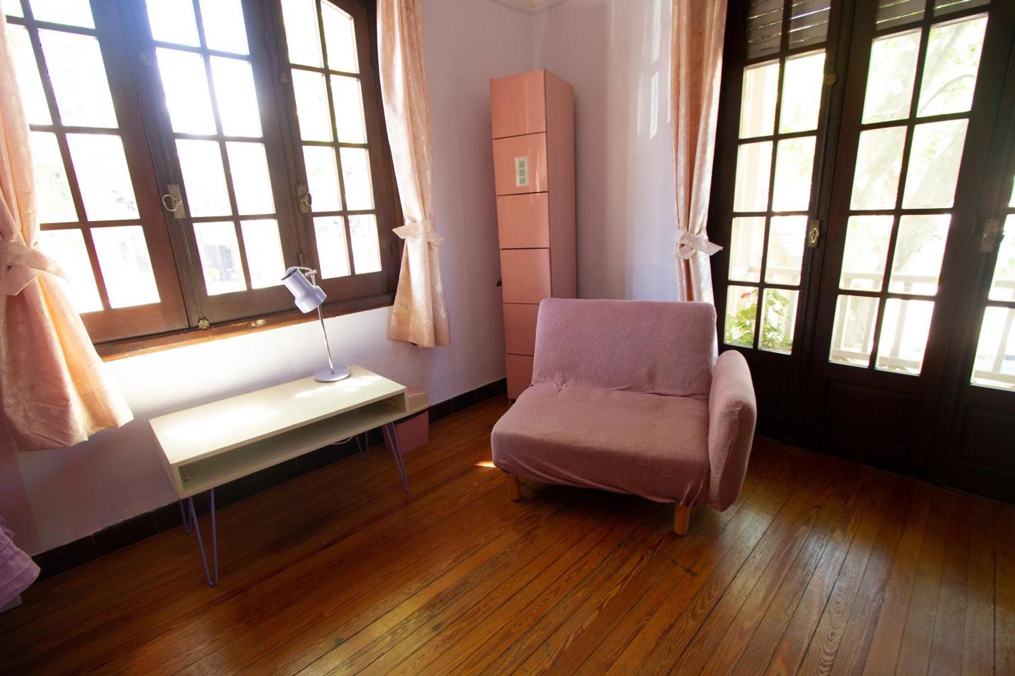 Yh Hostal *