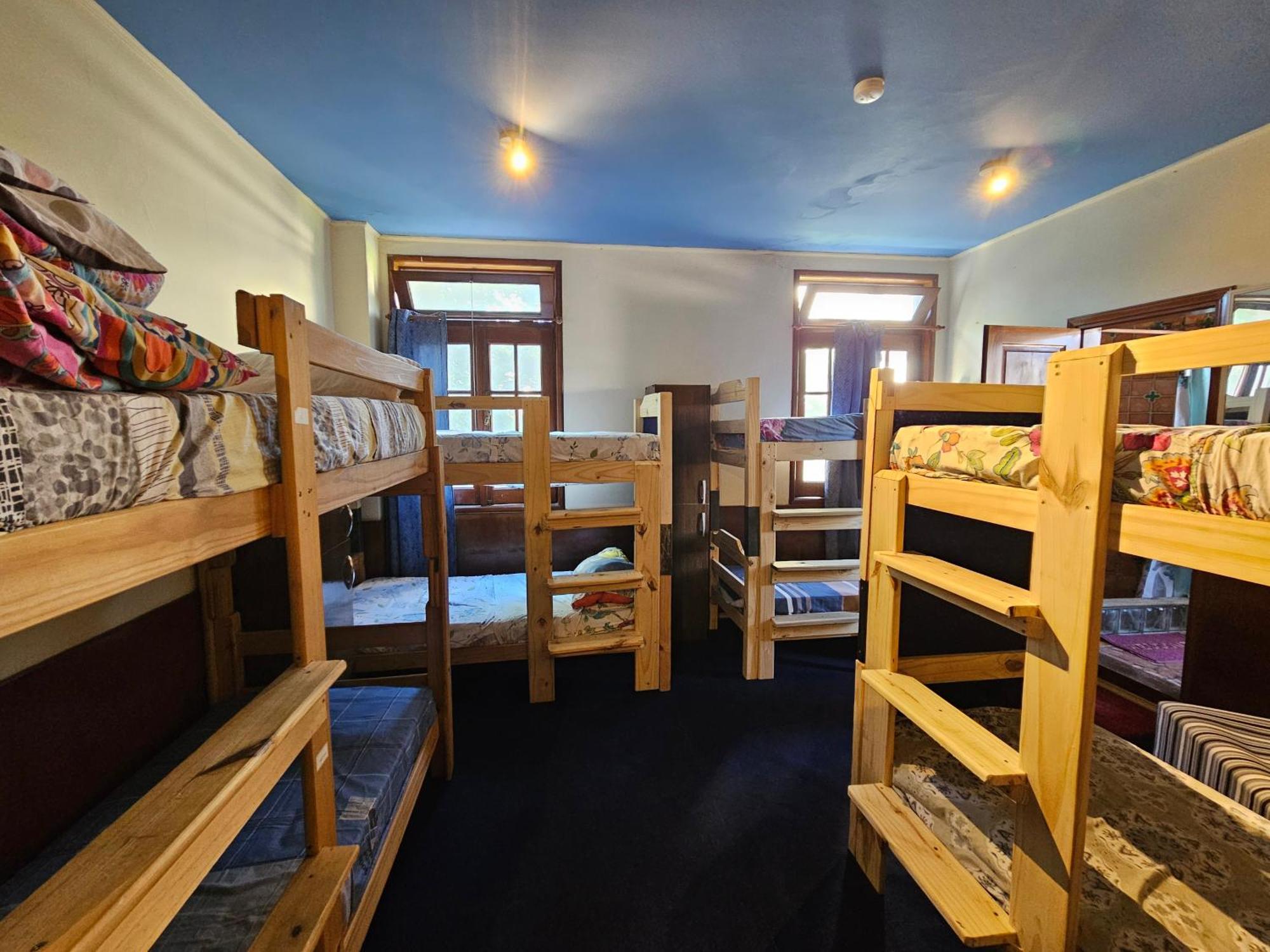 Hostal Montevideo Hostel *