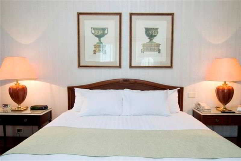 Radisson Victoria Plaza 5*