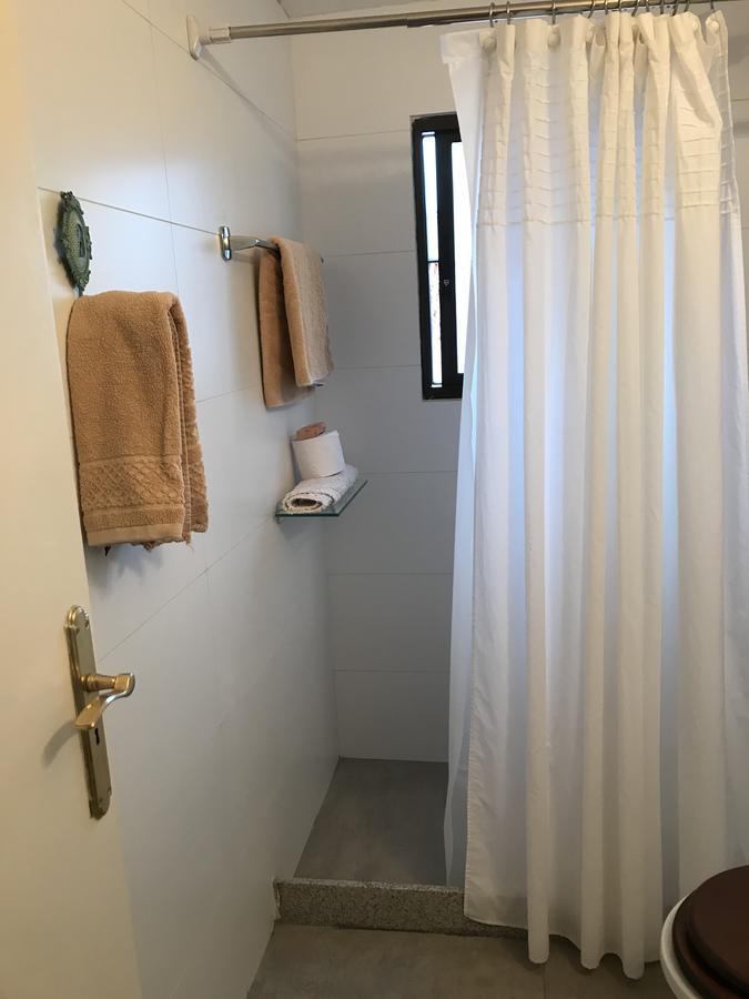 Con Bano Privado En Casa De Familia. * Montevideo