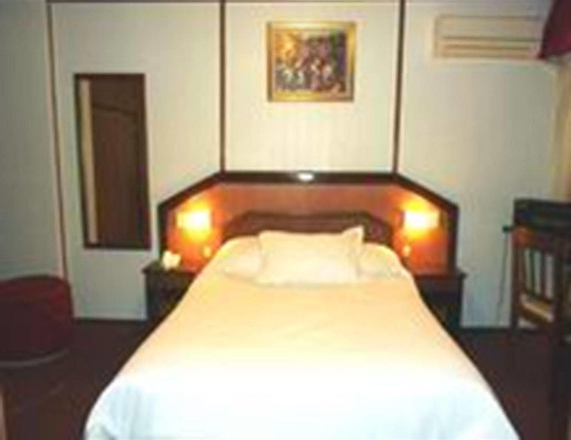 Continental Hotel 3*